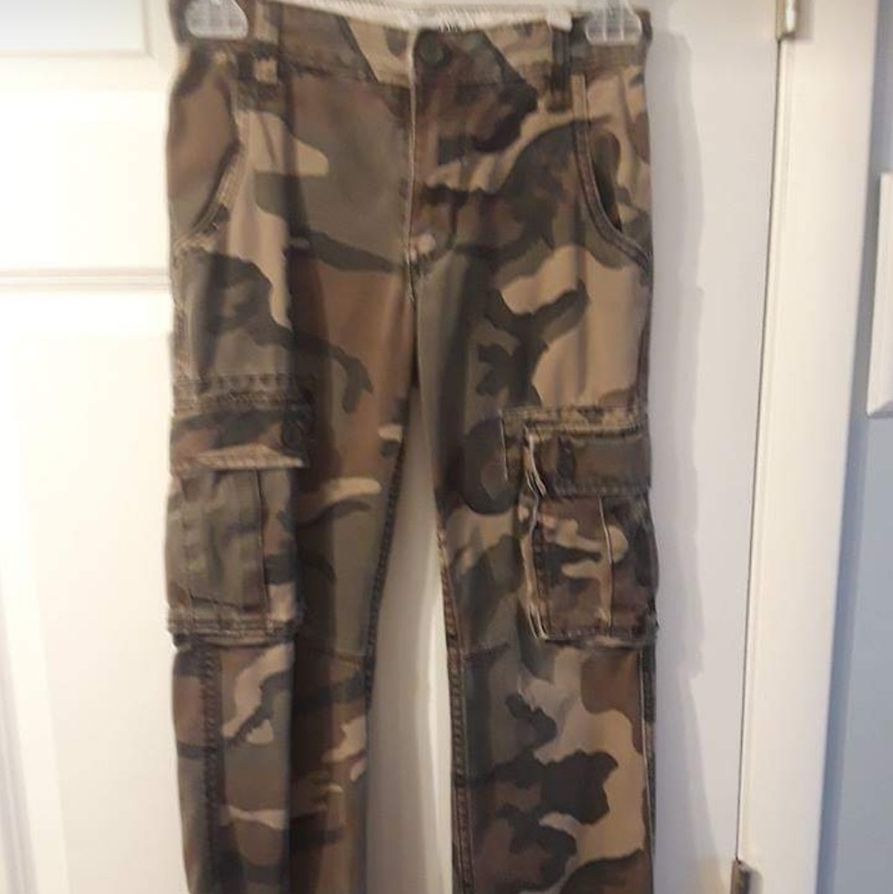 💙💚SOLD💙💚Boys camouflage cargo pants.